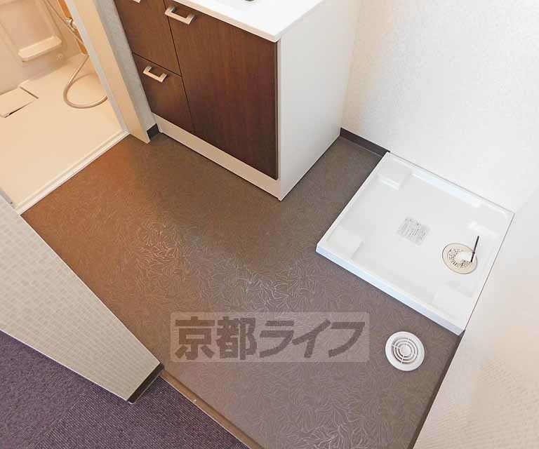 洗面設備　脱衣所も広々してます。