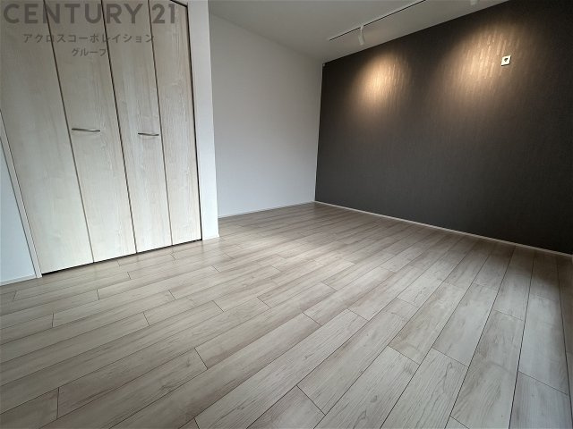 居室・リビング　南西向きエアコン付き7.8帖の洋室です♪