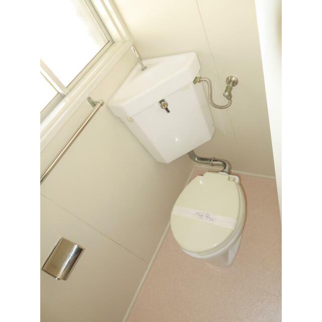 洗面設備　洗面所＠手洗い洗面台～ミラーキャビネットに歯ブラシ等が入れら