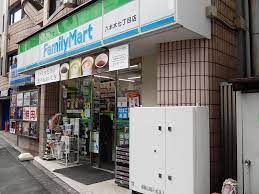 コンビニ　ファミリーマート六本木七丁目店（コンビニ）まで220m