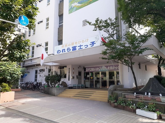 小学校　富士小学校（小学校）まで800m