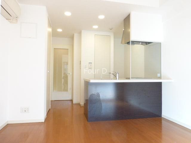 居室・リビング　内見予約受付中、お気軽にお問い合わせください。【0037-6