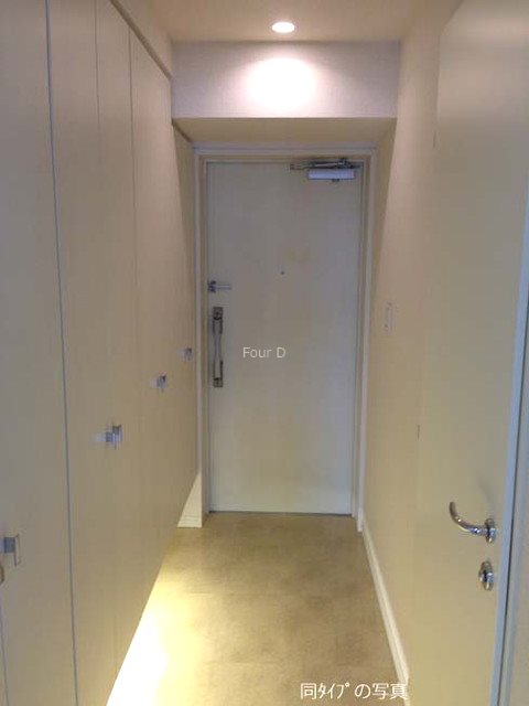 玄関　内見予約受付中、お気軽にお問い合わせください。【0037-6