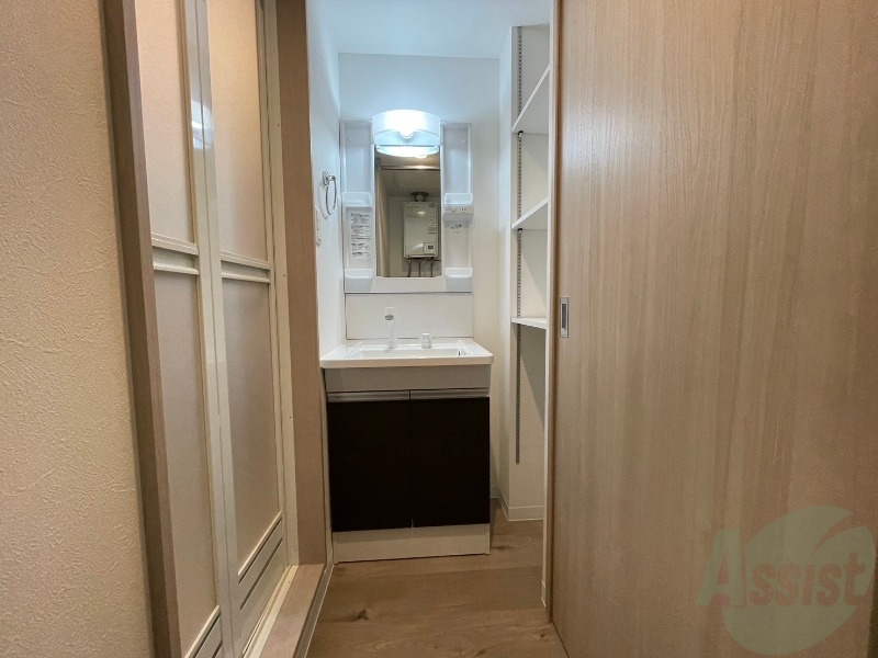 洗面設備　お洒落な独立洗面化粧台になっておりました！