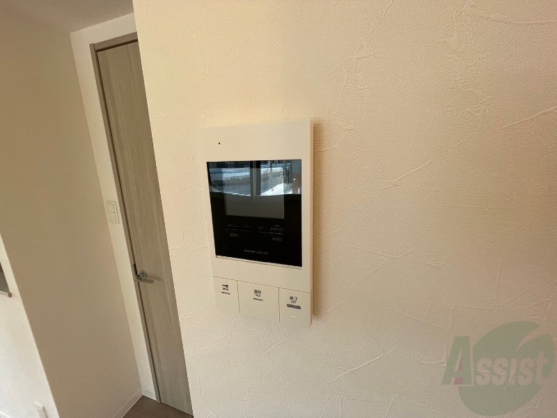 セキュリティ　モニタ付インターホンです。セキュリティ面も安心ですね！