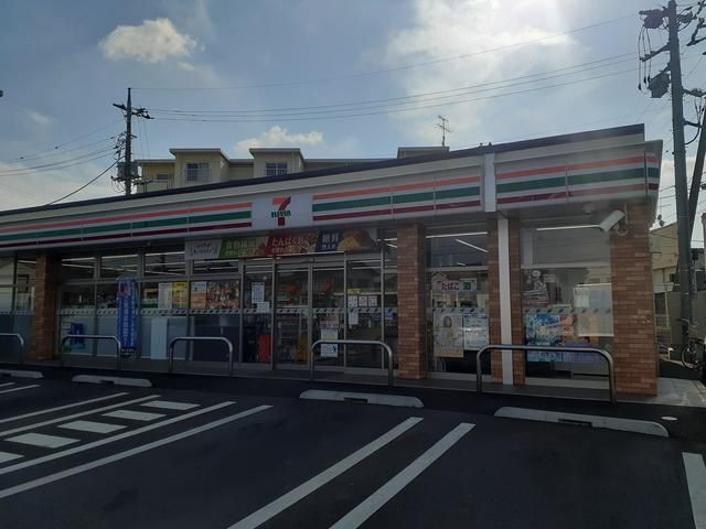 コンビニ　セブンイレブン石岡東４丁目店（コンビニ）まで113m