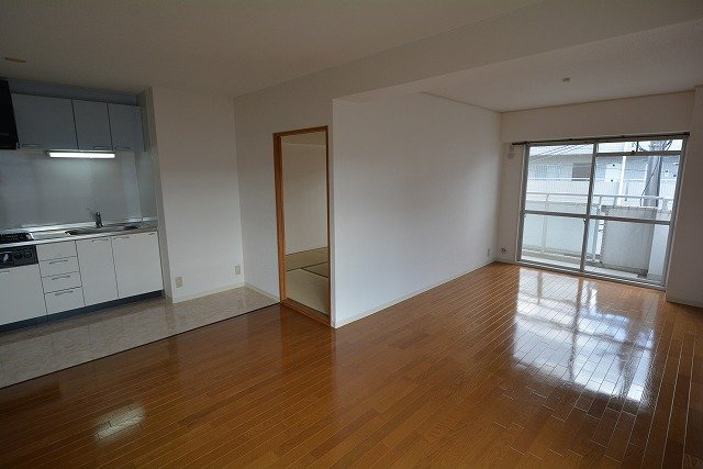 居室・リビング　南向き・角部屋住戸で過ごしやすくてオススメです♪