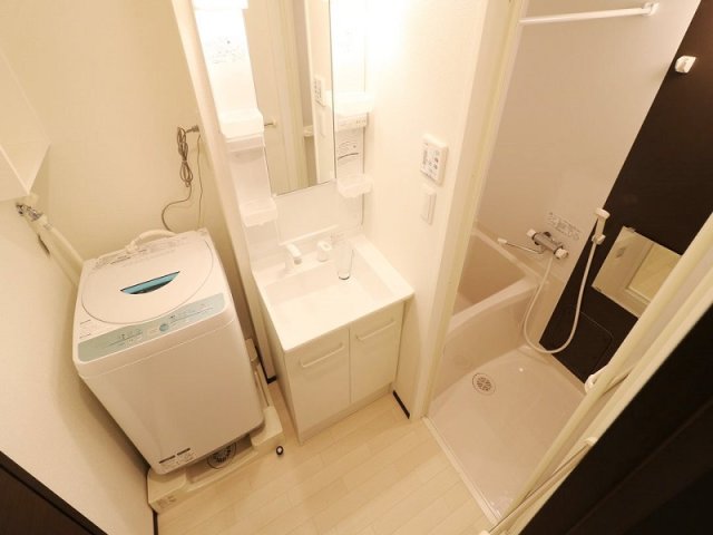 洗面設備　独立洗面台でゆったりとした朝を迎えられます。