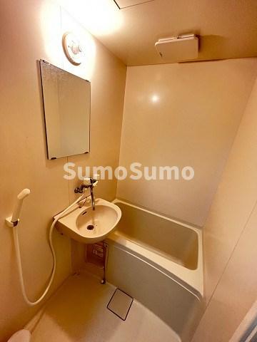 バス・シャワールーム　コンパクトで使いやすいお風呂です