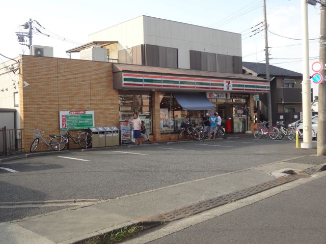 コンビニ　セブンイレブン（コンビニ）まで210m