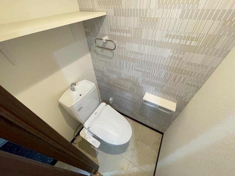 トイレ　※別号室のお写真となります。