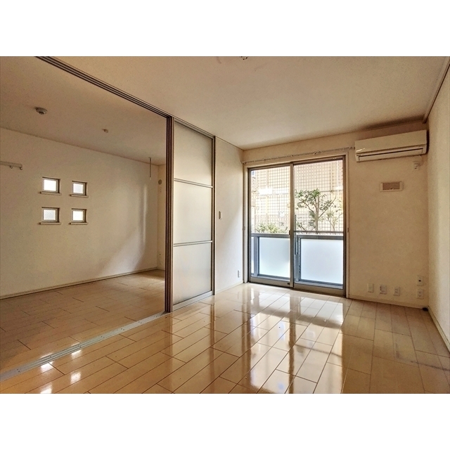 居室・リビング　参考：１０４室の写真になります