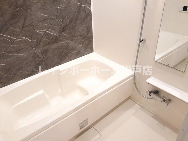 バス・シャワールーム　コンパクトで使いやすいお風呂です