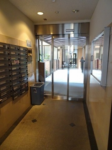 エントランス　ゆとりのあるエントランスです