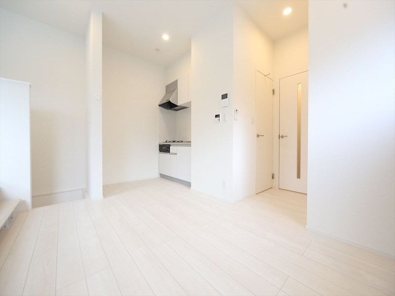 居室・リビング　ＬＤＫ8帖　システムキッチン　エアコン完備　同仕様写真