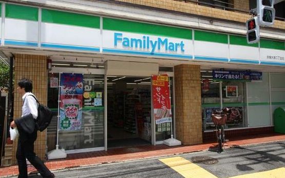 コンビニ　ファミリーマート大島二丁目店（コンビニ）まで370m