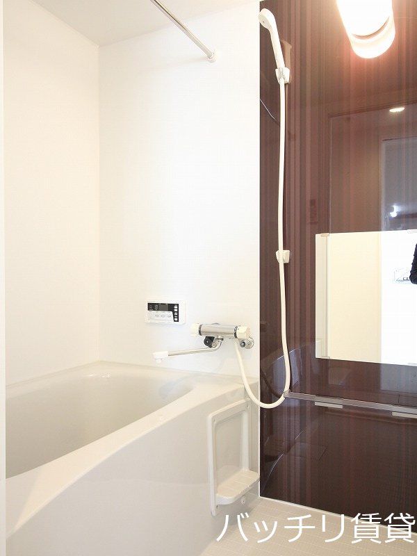 バス・シャワールーム　別号室タイプの為、現状を優先致します。