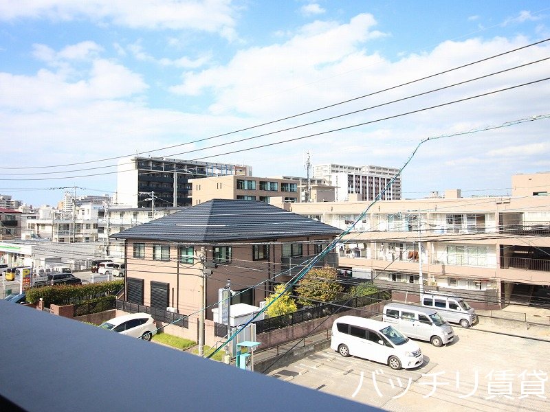 バルコニー　別号室タイプの為、現状を優先致します。