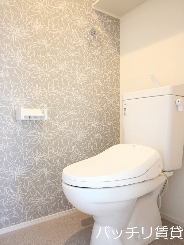 トイレ　別号室タイプの為、現状を優先致します。