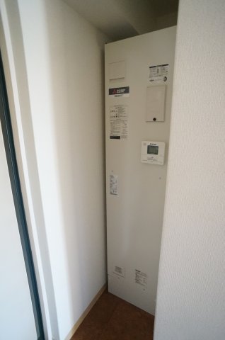 その他　電気温水器給湯器です