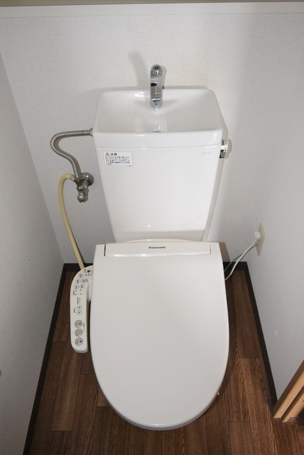 トイレ　温水洗浄暖房便座