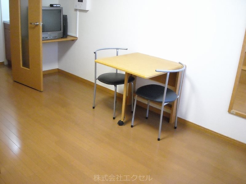 居室・リビング　家具家電付きで快適です。