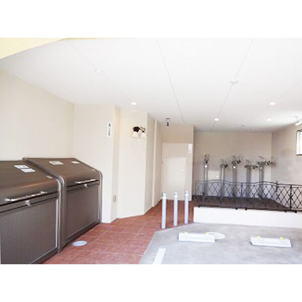 その他　ごみ置き場/自転車置き場/駐車場