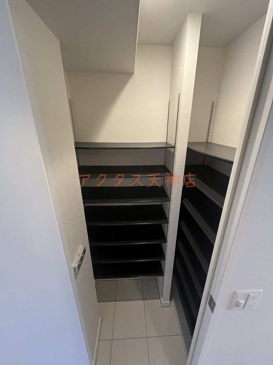 玄関　広々としたシューズクロークです♪