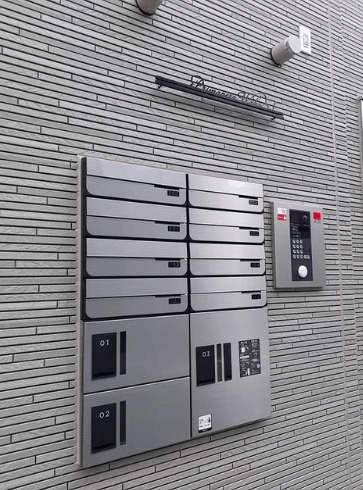 エントランス　オートロック、集合ポスト、宅配ボックス付きです