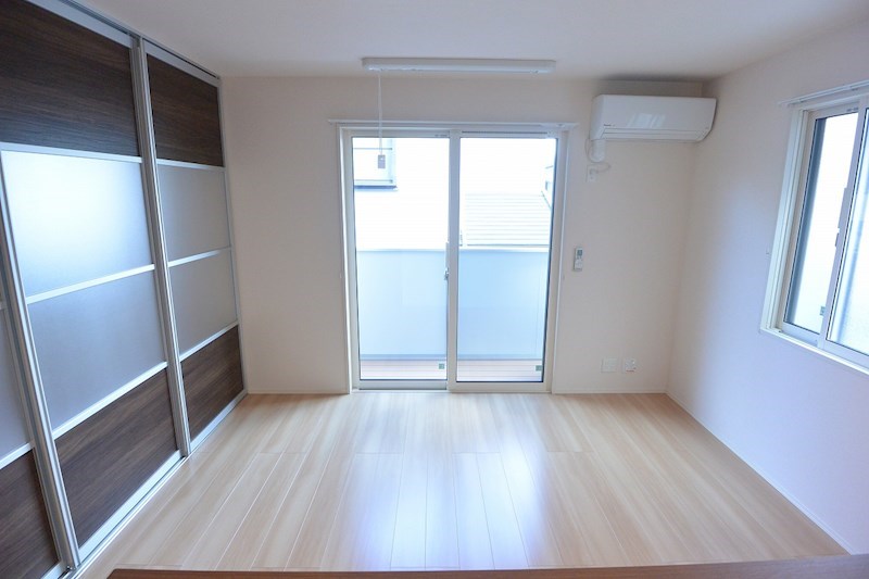 居室・リビング　フローリング仕上げ