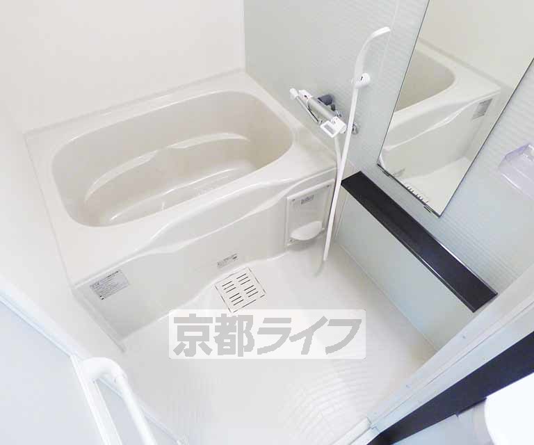 バス・シャワールーム　清潔感のあるバスルーム。