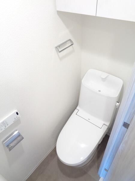 トイレ　※別号室参考写真（反転）