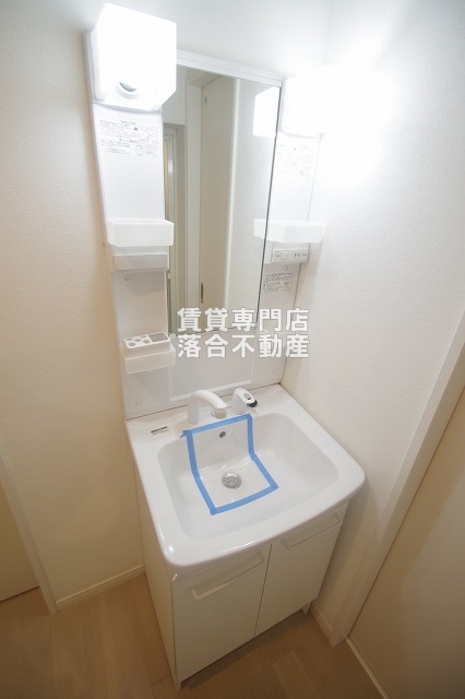洗面設備　独立洗面化粧台付き