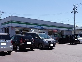 コンビニ　ファミリーマート長岡川崎店（コンビニ）まで550m