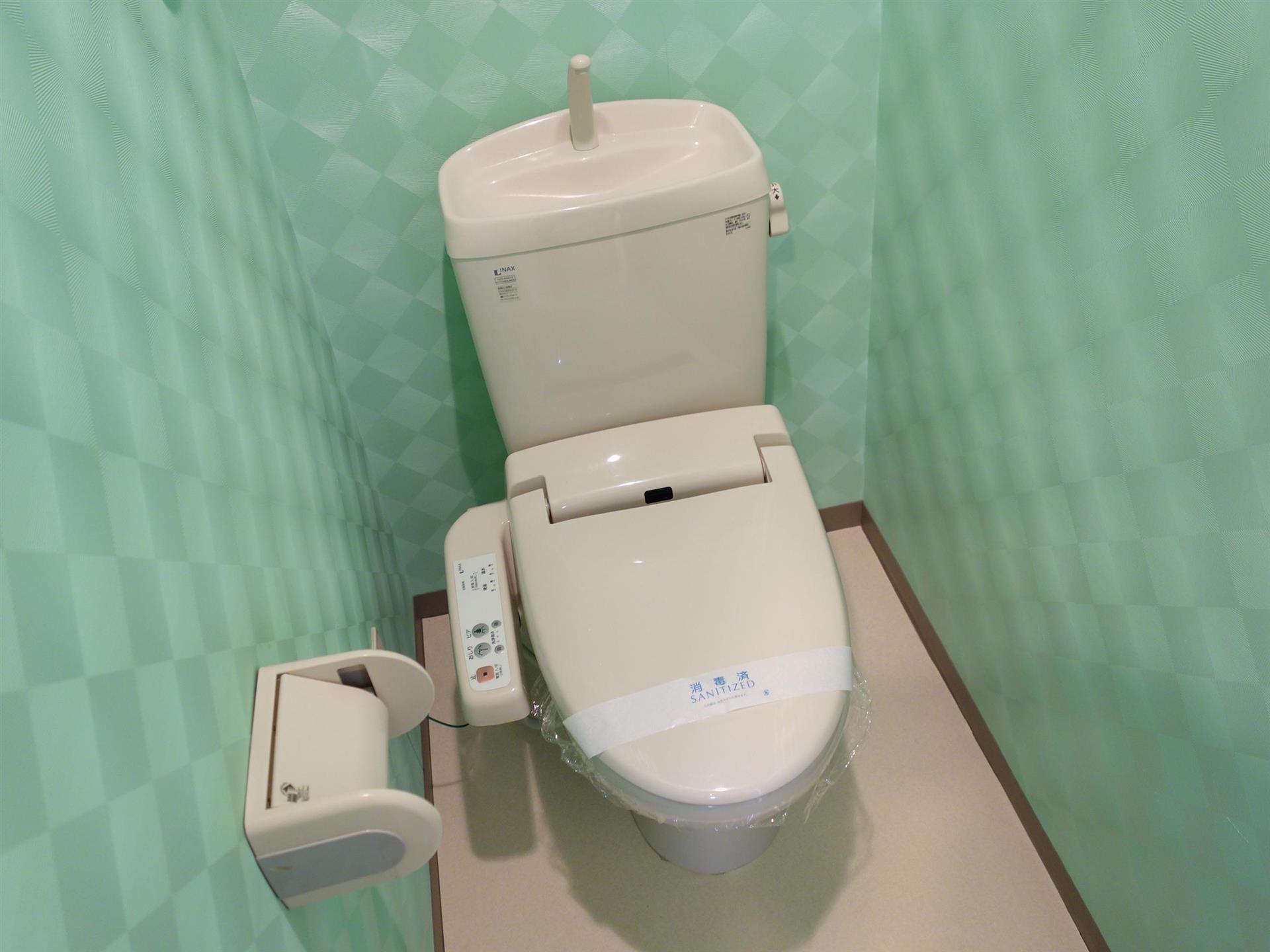 トイレ　オシャレなクロスのトイレ！ウォシュレット付きです♪