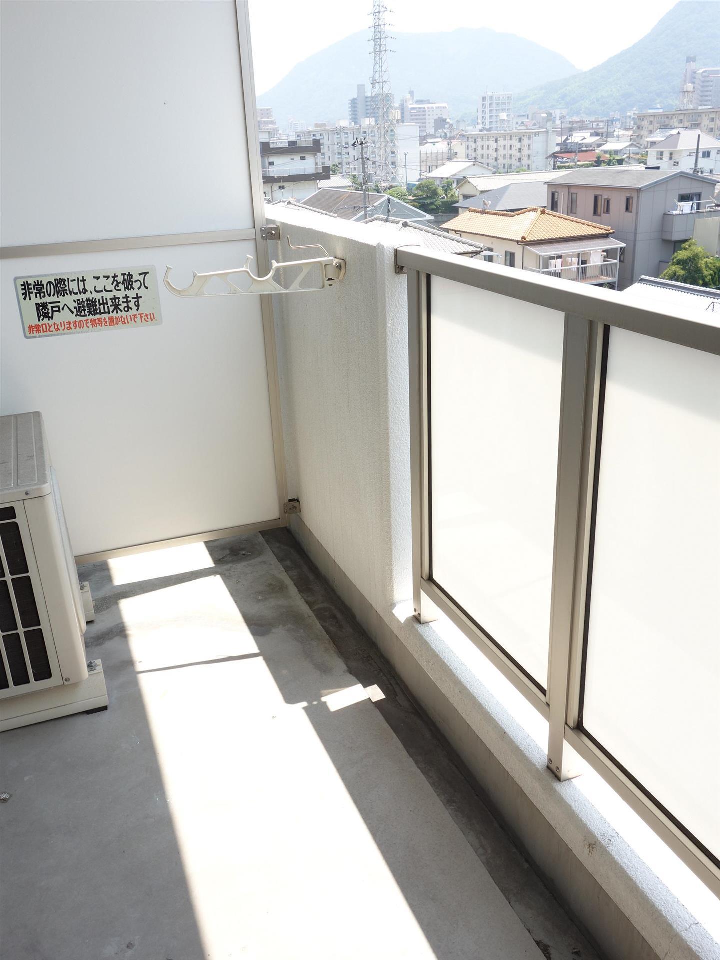 バルコニー　南向きで洗濯物も良く乾きます♪
