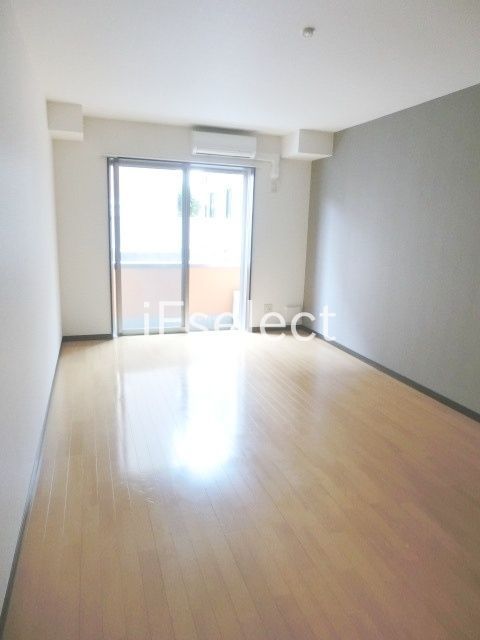 居室・リビング　家具家電置いてもゆったり過ごせますね