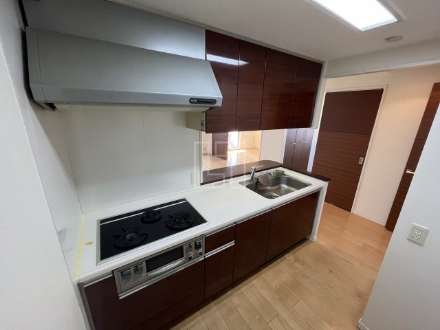 キッチン　フロンティアタワー日本橋　3口ガスカウンターキッチン