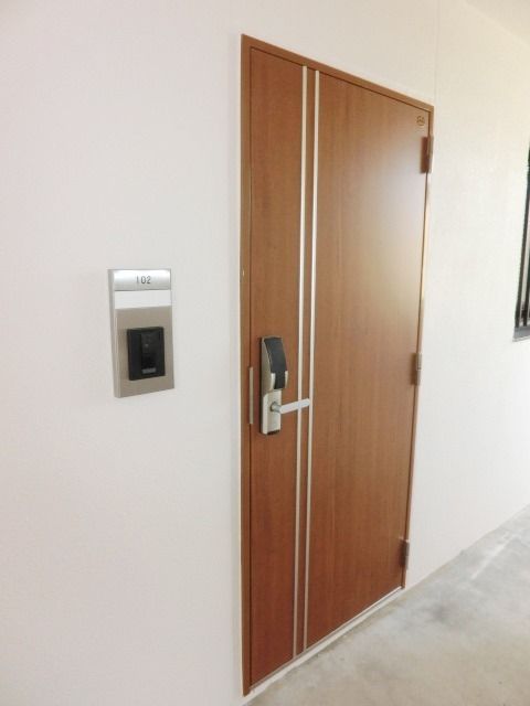 セキュリティ　玄関にはモニターホン＆電子キー。