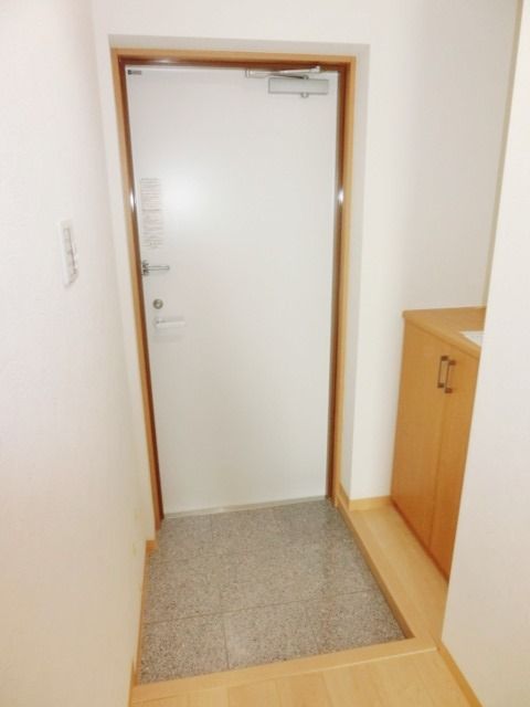 玄関　靴箱もございます。