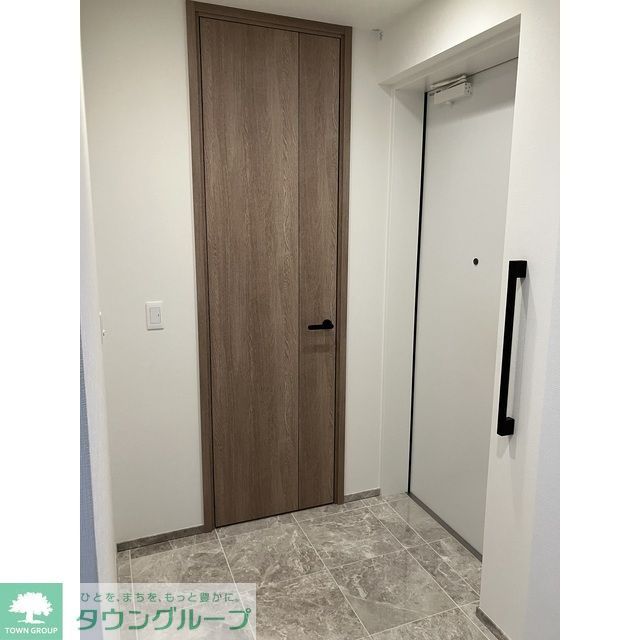 玄関　お部屋探しは株式会社　タウンハウジング　までお気軽にお問合…