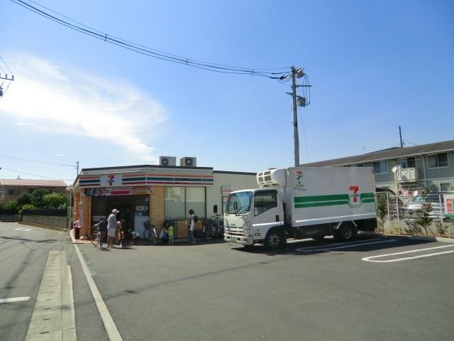 コンビニ　セブンイレブン（コンビニ）まで650m