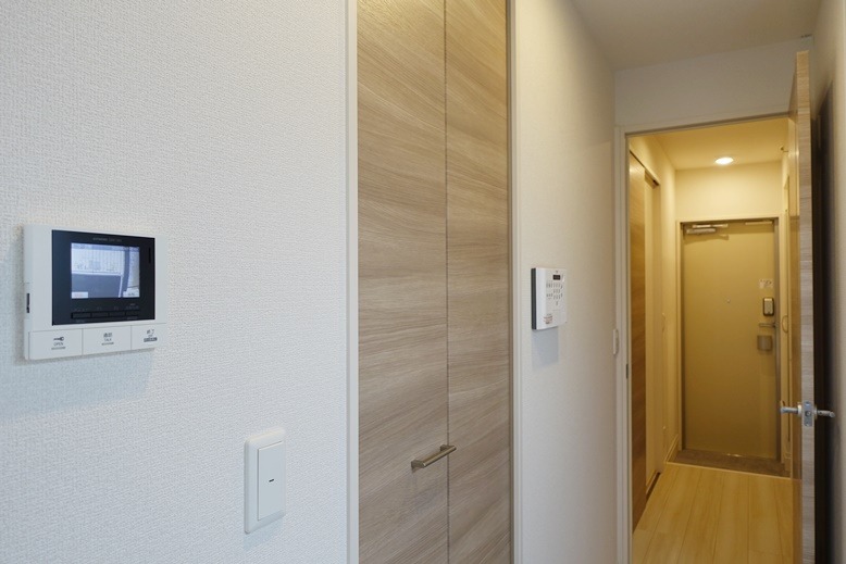 セキュリティ　急な来訪者にも安心のモニター付きインターホン！