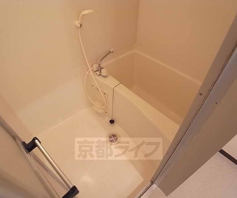 バス・シャワールーム　清潔感あるバスルーム