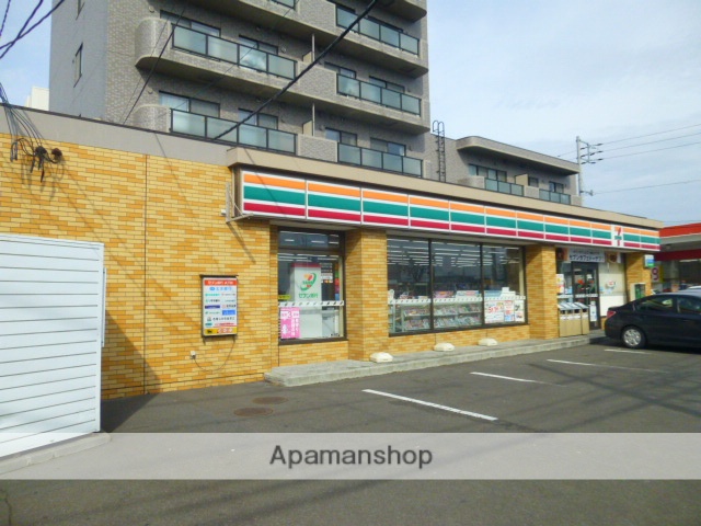 コンビニ　セブンイレブン（コンビニ）まで645m