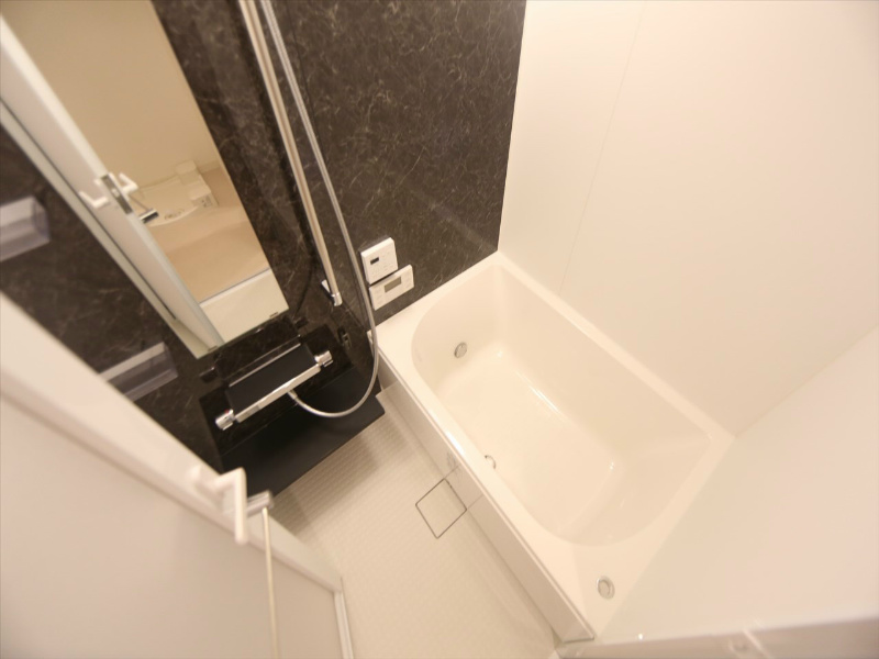 バス・シャワールーム　浴室暖房乾燥機付　追い焚き・オートバス機能付お風呂