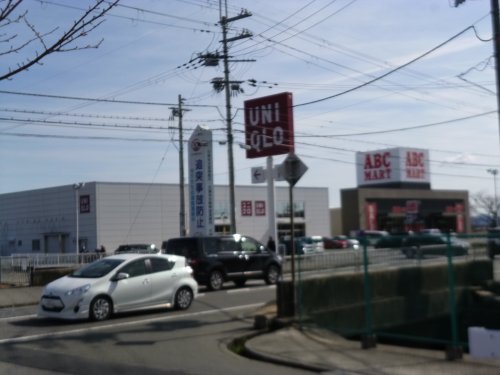 ショッピングセンター　ユニクロ 大津真野店（ショッピングセンター）まで595m