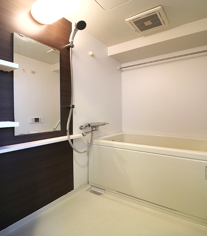 バス・シャワールーム　一日の疲れを流しましょう。