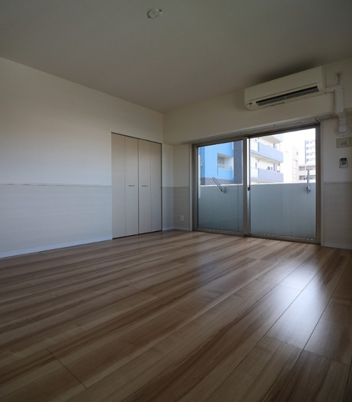 居室・リビング　広々とした明るいリビングです。