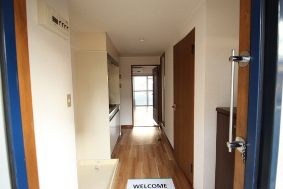 玄関　※別号室の写真です。